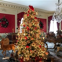 Christmas Mansions in Newport by Lenzner Tours